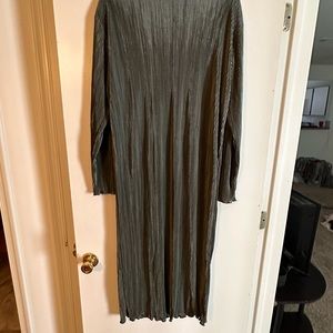 Green one size fits all dress. Belt included.